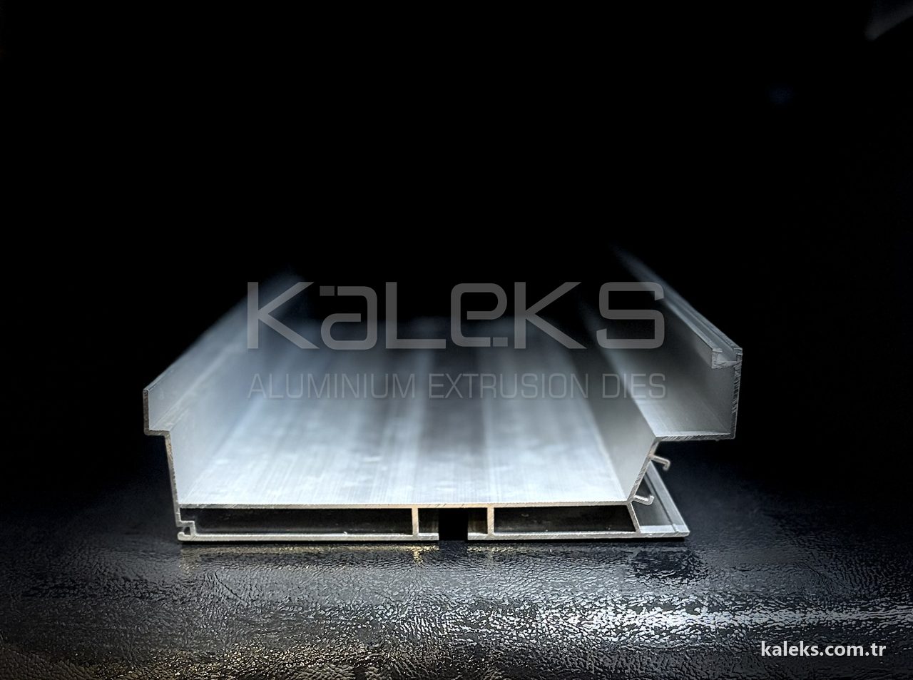 KALEKS geniş panel alüminyum ekstrüzyon profil numunesi